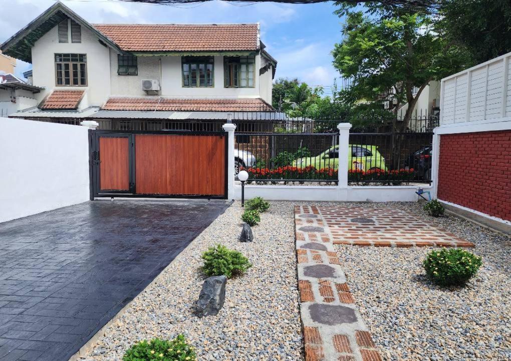 Boxsoon Nimman 2 # 4Beds 3Baths Villa Chiang Mai Eksteriør billede